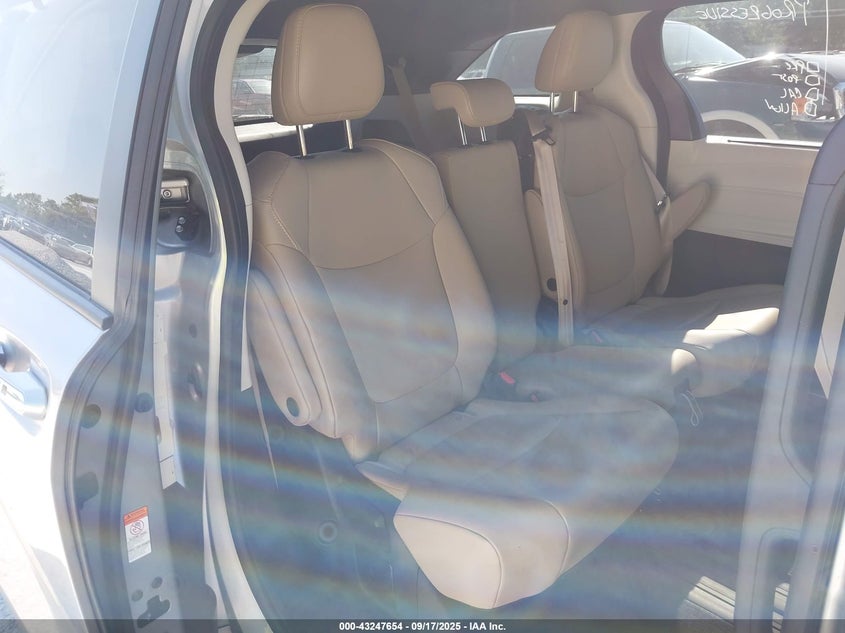 2022 TOYOTA SIENNA XLE - 5TDJRKEC9NS127830