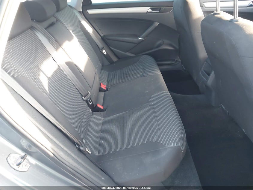 2017 Volkswagen Passat 1.8T S VIN: 1VWAT7A34HC019686 Lot: 43247802