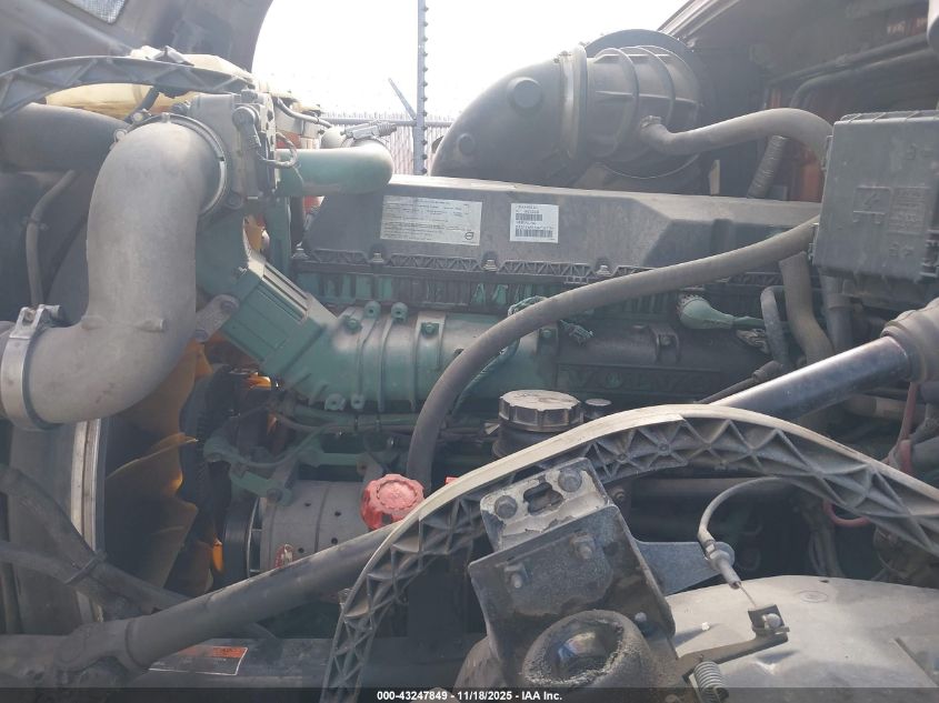 2018 Volvo Vnl VIN: 4V4NC9EH0JN893926 Lot: 43247849