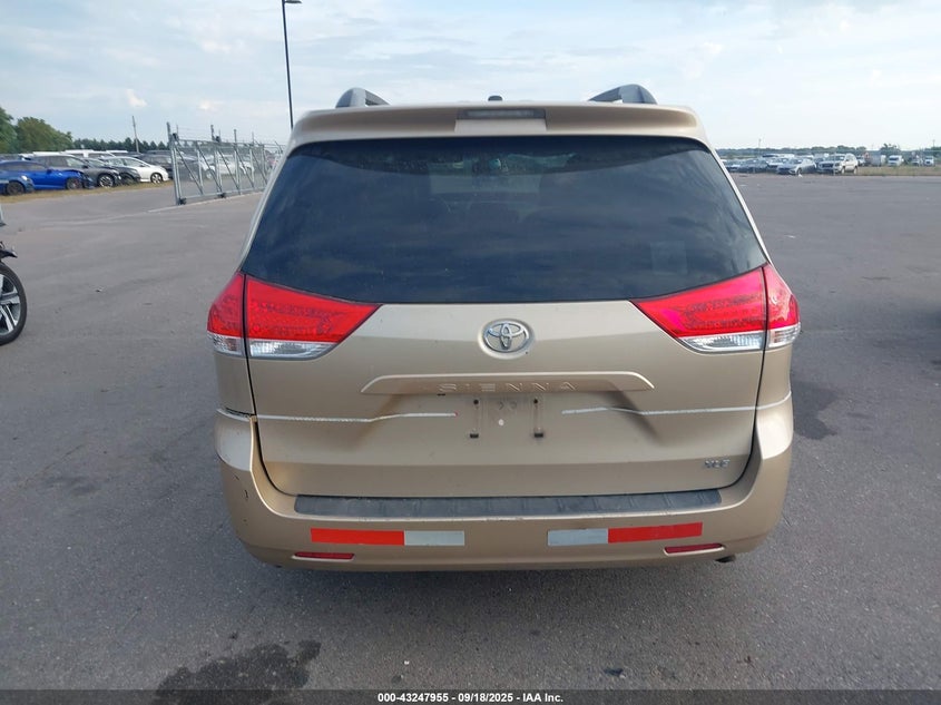 2011 Toyota Sienna Xle V6 VIN: 5TDYK3DC2BS122538 Lot: 43247955