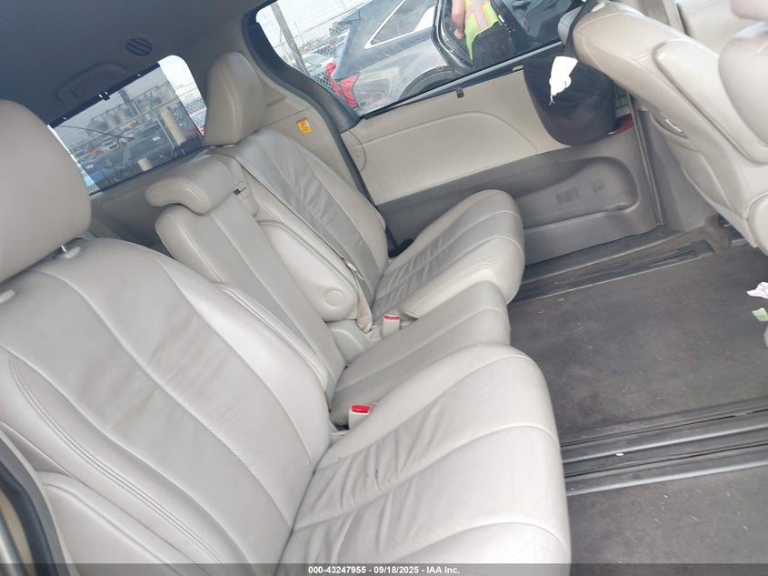 2011 Toyota Sienna Xle V6 VIN: 5TDYK3DC2BS122538 Lot: 43247955