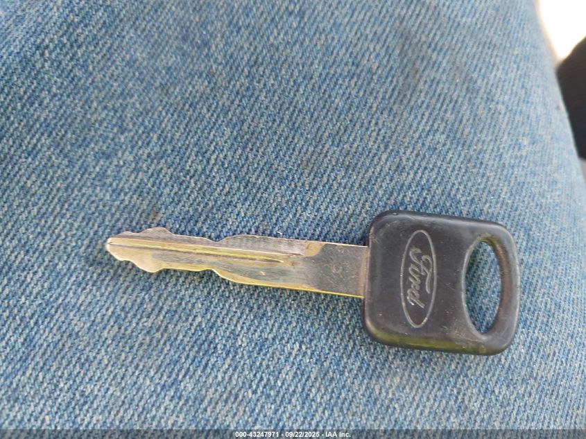 2002 Ford F-250 Xl/Xlt VIN: 1FTNF21F32EC53208 Lot: 43247971