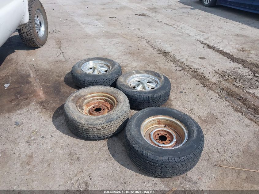 2002 Ford F-250 Xl/Xlt VIN: 1FTNF21F32EC53208 Lot: 43247971