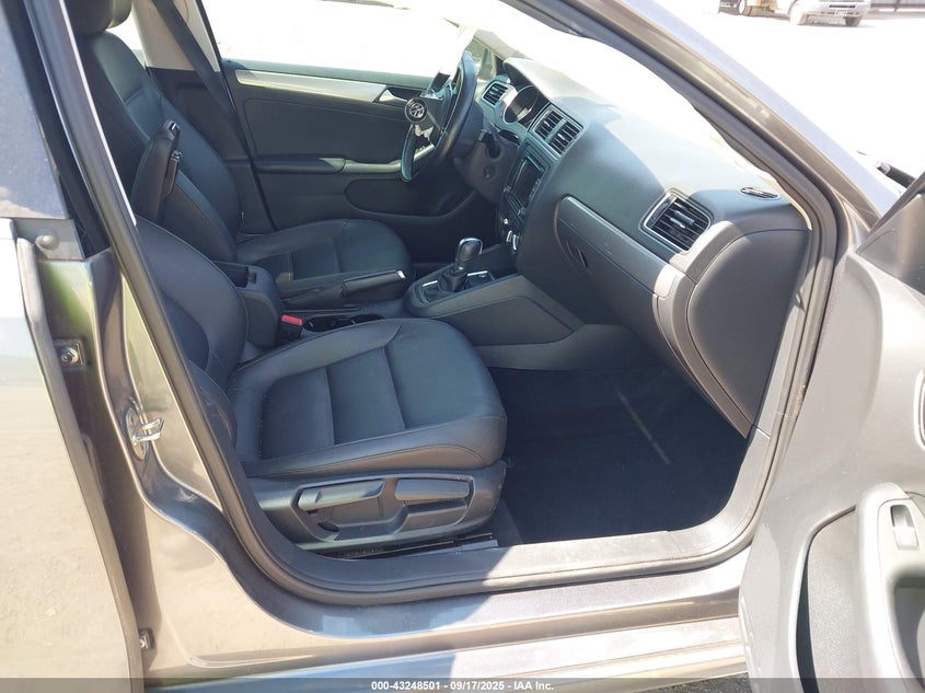 2015 VOLKSWAGEN JETTA 1.8T SE 3VWD07AJ9FM228812