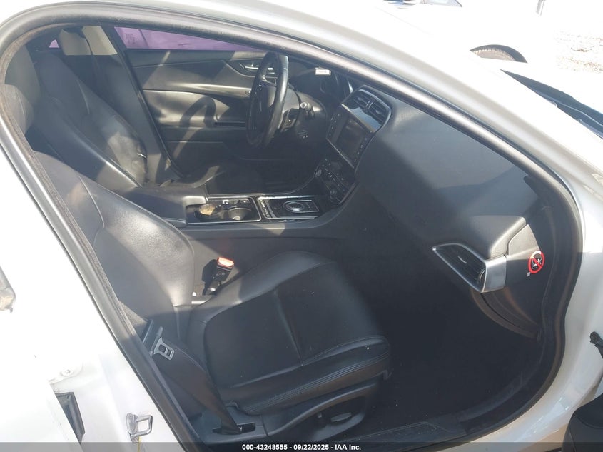 2017 JAGUAR XE 25T - SAJAR4BG5HA977296