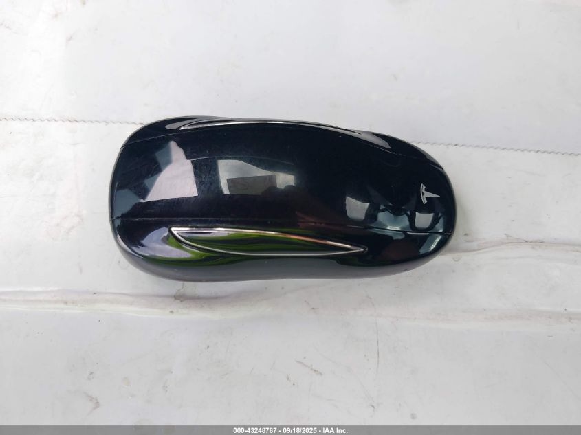 2022 Tesla Model X Dual Motor All-Wheel Drive VIN: 7SAXCBE58NF328641 Lot: 43248787