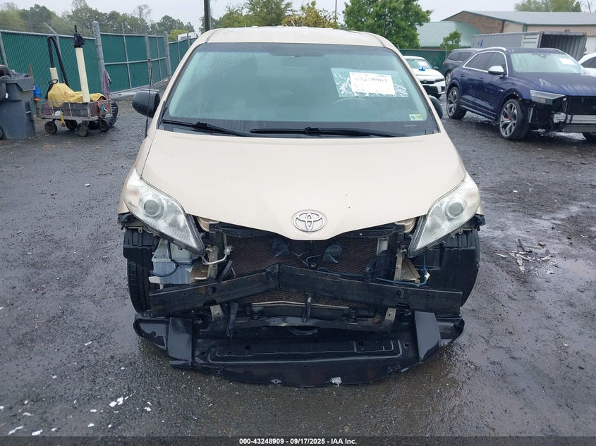 2011 Toyota Sienna VIN: 5TDKA3DC9BS005743 Lot: 43248909