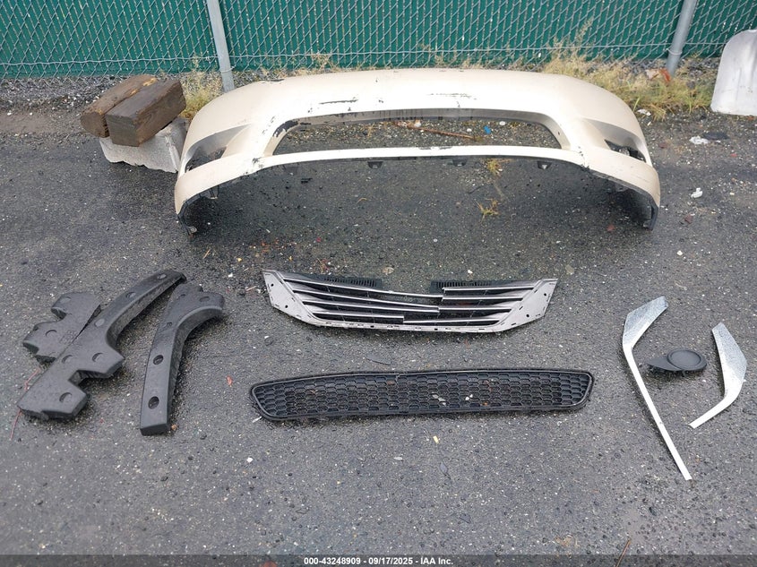 2011 Toyota Sienna VIN: 5TDKA3DC9BS005743 Lot: 43248909