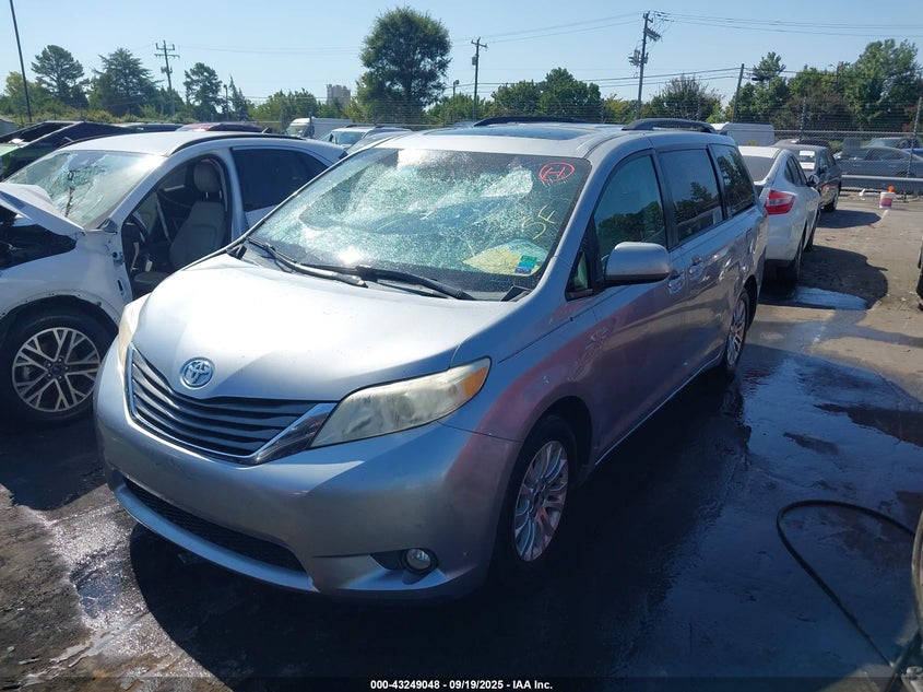 5TDYK3DC1BS164179 2011 TOYOTA SIENNA photo no. 2