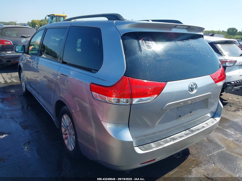 5TDYK3DC1BS164179 2011 TOYOTA SIENNA photo no. 3
