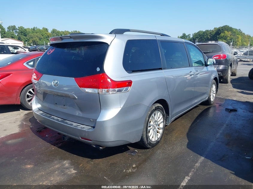 5TDYK3DC1BS164179 2011 TOYOTA SIENNA photo no. 4