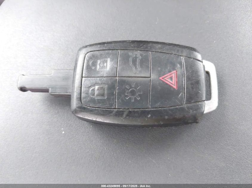 2008 Volvo C30 T5 R-Design/T5 Version 1.0/T5 Version 2.0 VIN: YV1MK672882049253 Lot: 43249095