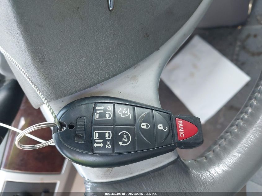 2010 Chrysler Town & Country Touring VIN: 2A4RR5DXXAR352134 Lot: 43249318