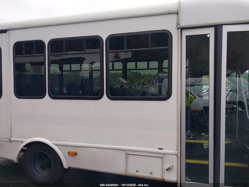 2017 Ford E-350 Cutaway VIN: 1FDEE3FS1HDC62823 Lot: 43249361