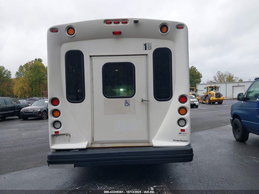 2017 Ford E-350 Cutaway VIN: 1FDEE3FS1HDC62823 Lot: 43249361