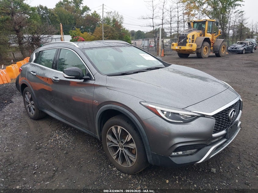 INFINITI QX30 PREMIUM