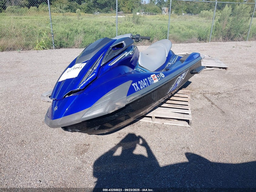 YAMA4598H809 2009 YAMAHA FZR photo no. 2