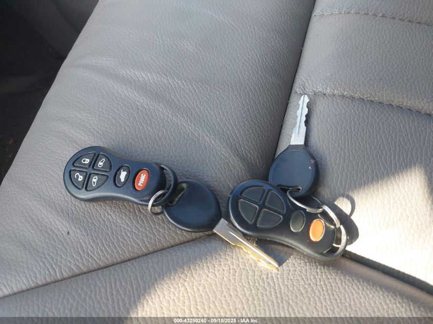 2002 Chrysler Town & Country Ex VIN: 2C4GP74L02R711309 Lot: 43250240