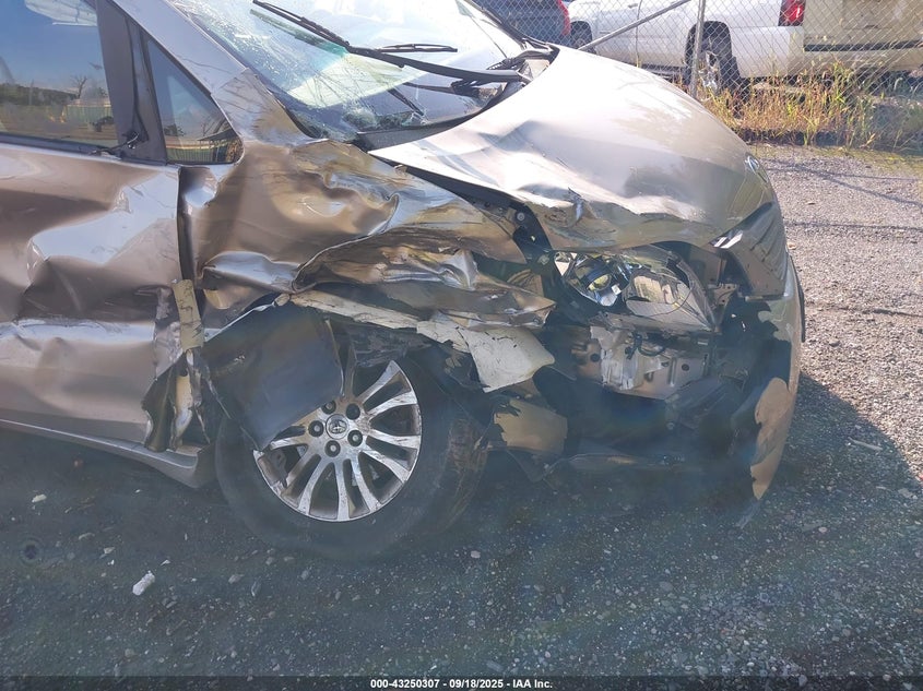 2015 TOYOTA SIENNA XLE 8 PASSENGER - 5TDYK3DC9FS579966