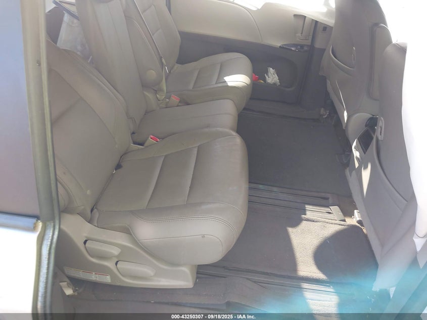 2015 TOYOTA SIENNA XLE 8 PASSENGER - 5TDYK3DC9FS579966