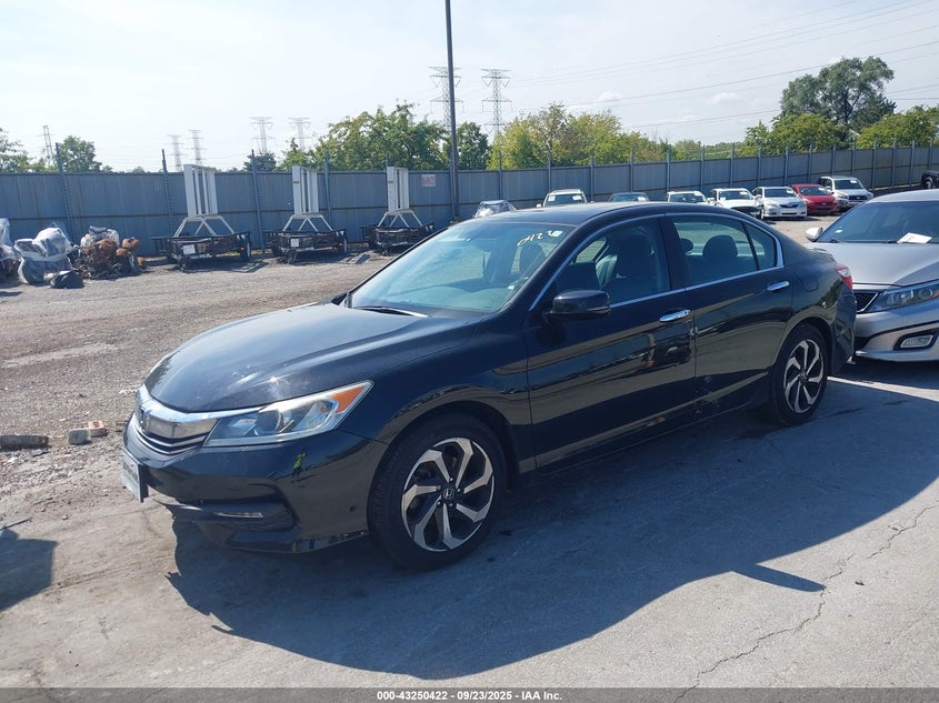 1HGCR2F8XHA133674 2017 HONDA ACCORD photo no. 2