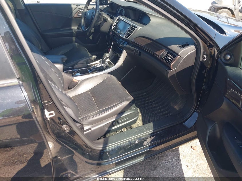 1HGCR2F8XHA133674 2017 HONDA ACCORD photo no. 5