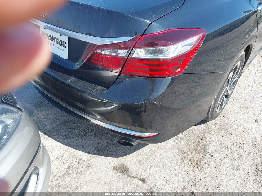 1HGCR2F8XHA133674 2017 HONDA ACCORD photo no. 6