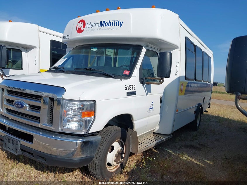 1FDFE4FSXKDC56679 2019 FORD ECONOLINE photo no. 2