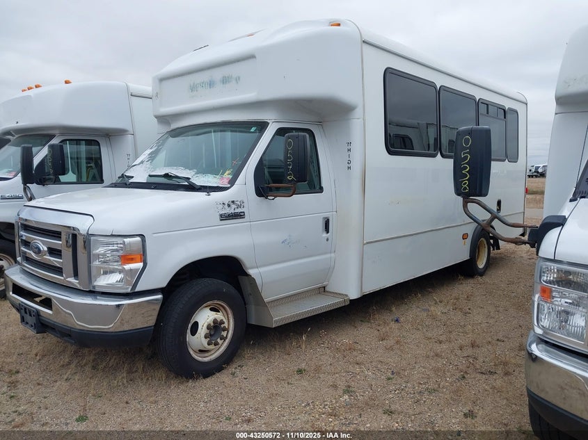 1FDFE4FS6JDC34628 2018 FORD ECONOLINE photo no. 2