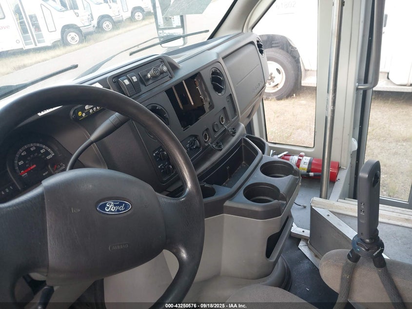 2018 Ford E-450 Cutaway VIN: 1FDFE4FS7JDC37909 Lot: 43250576