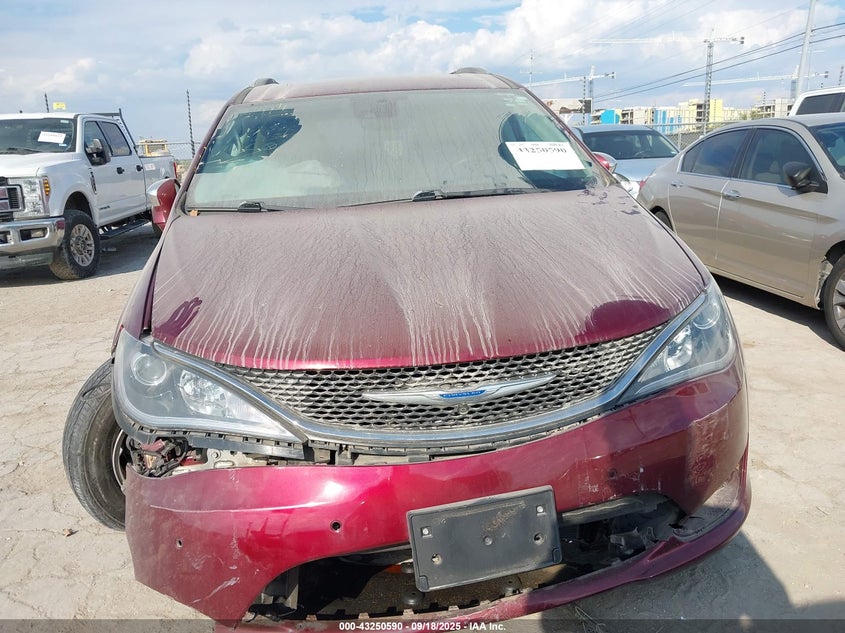 2017 Chrysler Pacifica Limited VIN: 2C4RC1GG9HR745645 Lot: 43250590