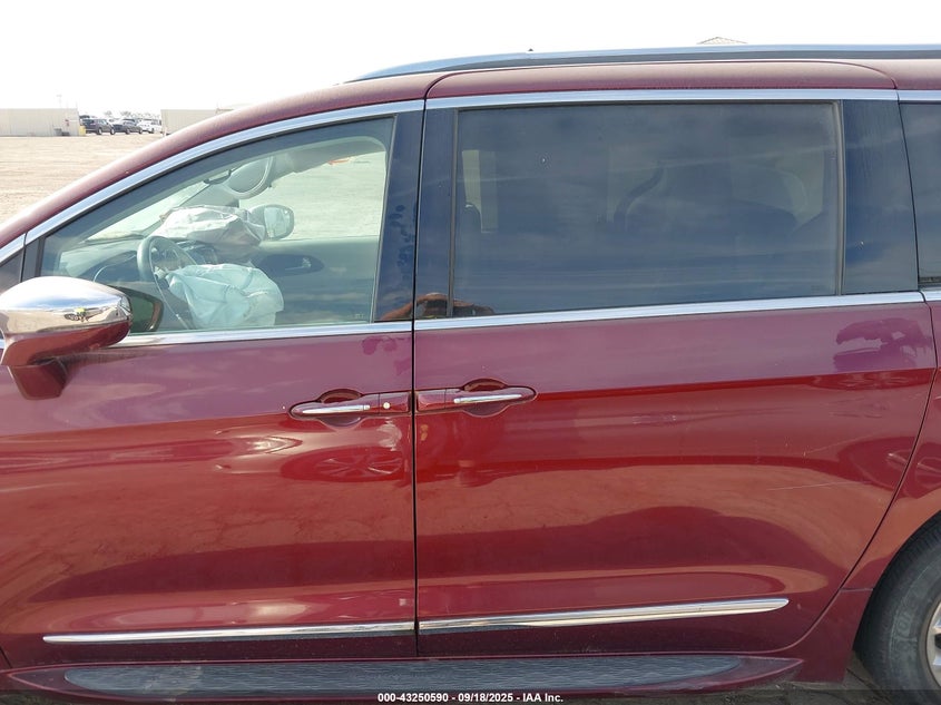 2017 Chrysler Pacifica Limited VIN: 2C4RC1GG9HR745645 Lot: 43250590