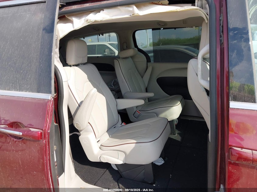 2017 Chrysler Pacifica Limited VIN: 2C4RC1GG9HR745645 Lot: 43250590