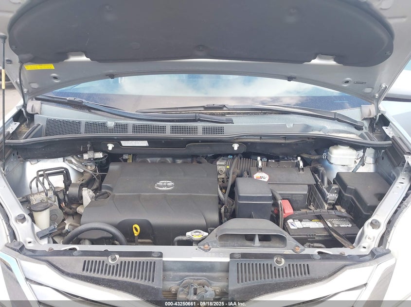 2011 Toyota Sienna Xle V6/Xle V6 Auto Access Seat VIN: 5TDYK3DC0BS120366 Lot: 43250661