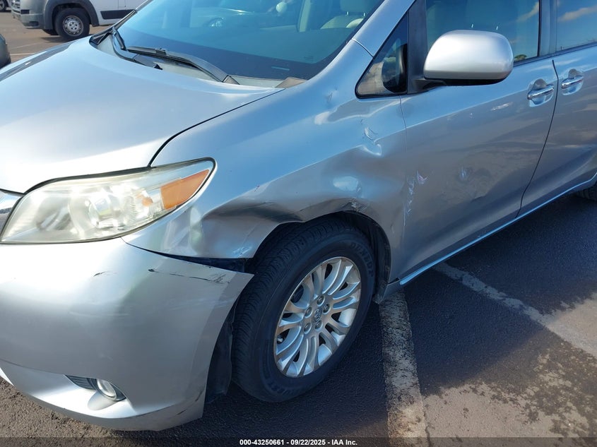 2011 Toyota Sienna Xle V6/Xle V6 Auto Access Seat VIN: 5TDYK3DC0BS120366 Lot: 43250661