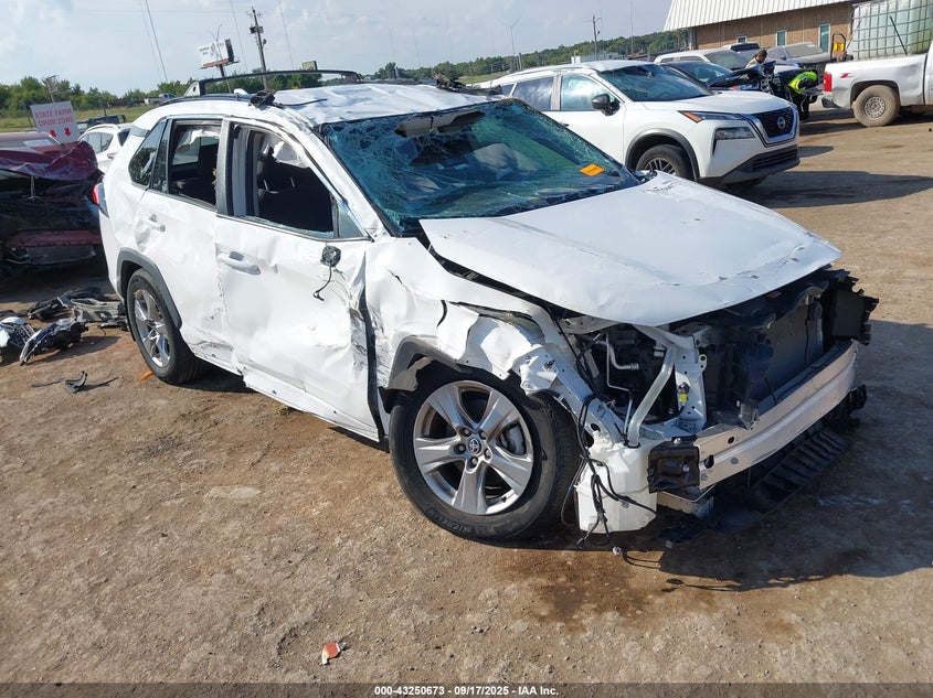 2022 TOYOTA RAV4 XLE - 2T3W1RFV0NW222538