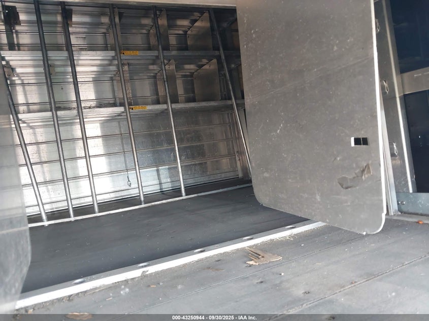 2011 Ford E-450 Cutaway VIN: 1FDXE4FL4BDB20464 Lot: 43250944