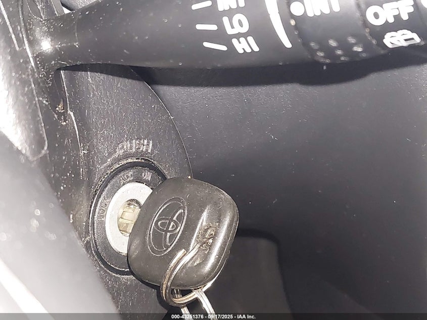 2006 Toyota Matrix Xr VIN: 2T1LR30E66C562063 Lot: 43251376