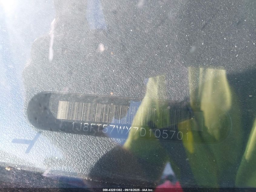 2007 Jeep Compass Limited VIN: 1J8FT57WX7D105701 Lot: 43251382