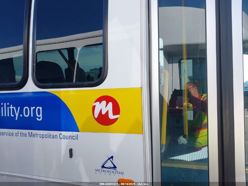 2019 Ford E-450 Cutaway VIN: 1FDFE4FS7KDC56140 Lot: 43251411