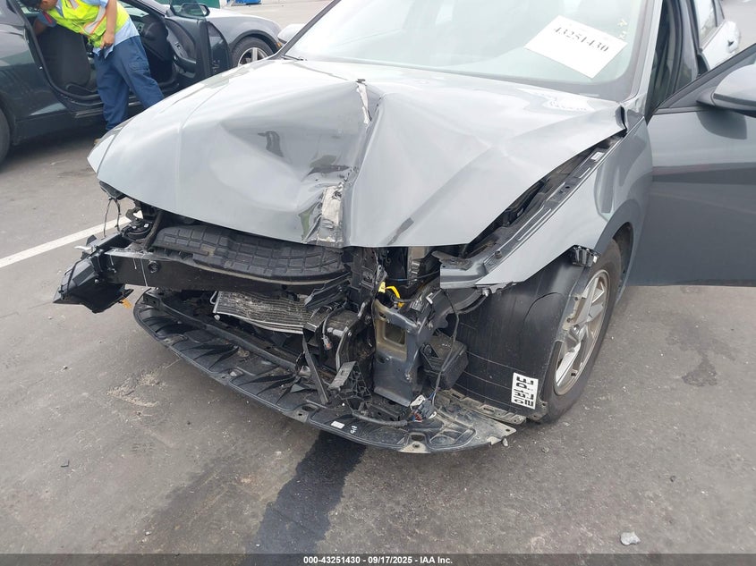 2025 HYUNDAI ELANTRA SE - KMHLL4DG0SU877355
