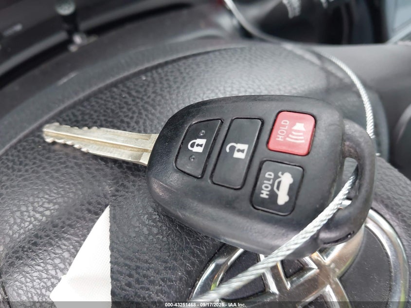 2017 Toyota Corolla Le VIN: 2T1BURHEXHC952815 Lot: 43251468