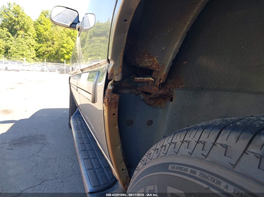 2002 Chevrolet Tahoe Lt VIN: 1GNEK13Z42R223101 Lot: 43251580