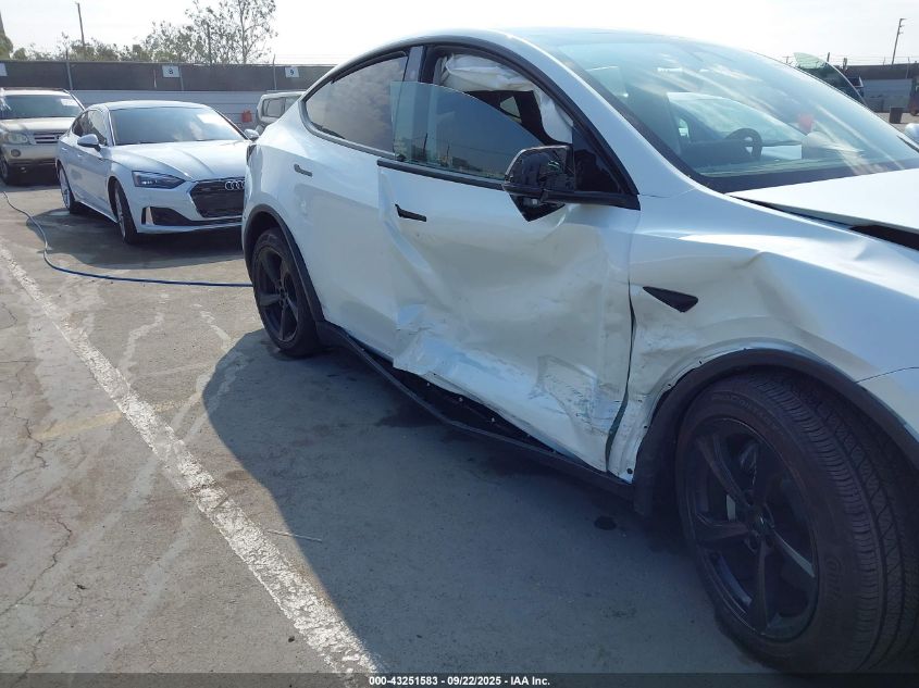 2026 Tesla Model Y Long Range Dual Motor All-Wheel Drive VIN: 7SAYGDED4TF374833 Lot: 43251583