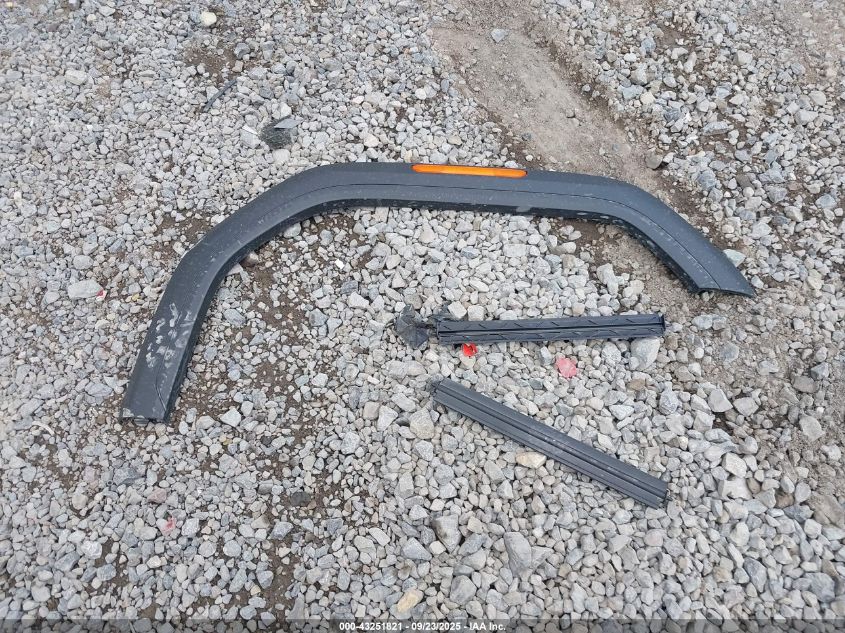 2025 GMC Sierra 2500Hd 4Wd Standard Bed Sle VIN: 1GT4UME7XSF171261 Lot: 43251821