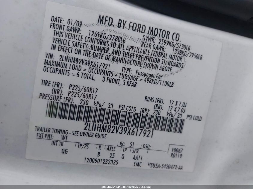 2009 Lincoln Town Car Signature Limited VIN: 2LNHM82V39X617921 Lot: 43251941