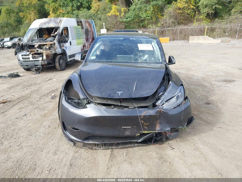 2024 Tesla Model Y Long Range Dual Motor All-Wheel Drive VIN: 7SAYGDEE7RA301616 Lot: 43252088