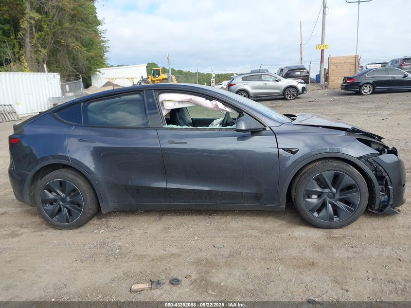 2024 Tesla Model Y Long Range Dual Motor All-Wheel Drive VIN: 7SAYGDEE7RA301616 Lot: 43252088