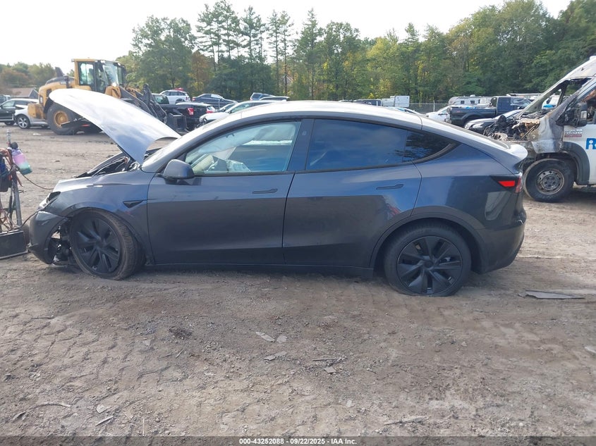 2024 Tesla Model Y Long Range Dual Motor All-Wheel Drive VIN: 7SAYGDEE7RA301616 Lot: 43252088