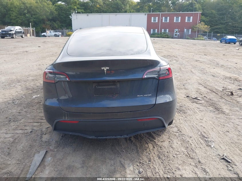 2024 Tesla Model Y Long Range Dual Motor All-Wheel Drive VIN: 7SAYGDEE7RA301616 Lot: 43252088